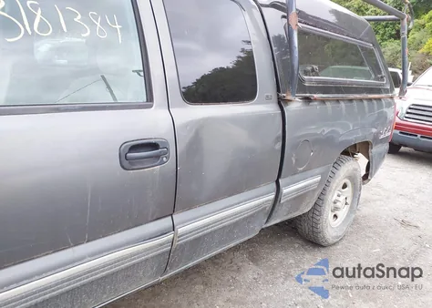 1999 Chevrolet Silverado 1500 Ls z USA, uszkodzony, nr VIN 1GCEK19T6XE106131